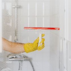 How to clean a glass shower screen and seal