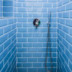 How to tile your bathroom wall