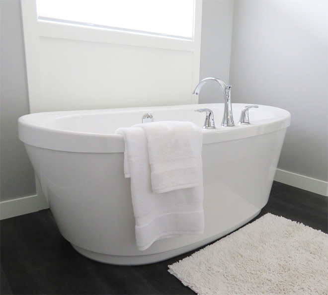 A freestanding bath