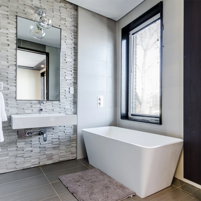 Big bathroom Mirror and freestanding bath