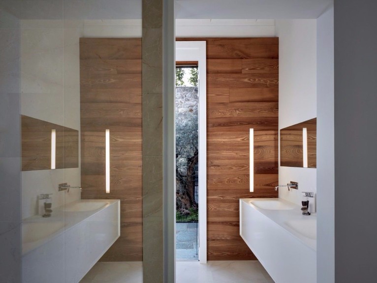 Stunning bathroom from a villa designed in the 60s by italian architect Jacopo Mascheroni. Cassia Antica from Rome, Italy