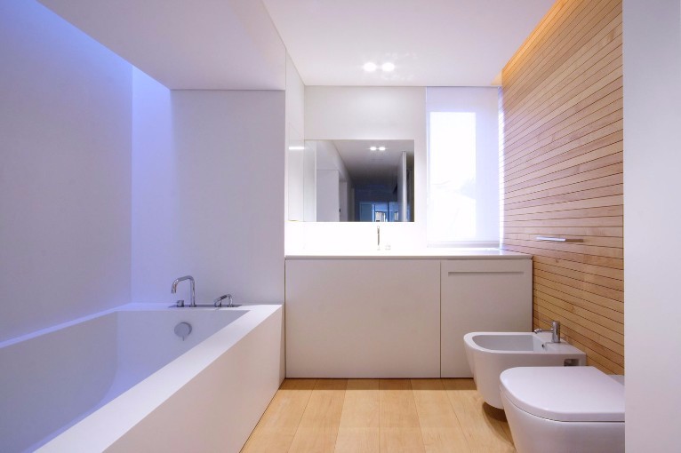 Stunning white bathroom with wooden panel wall